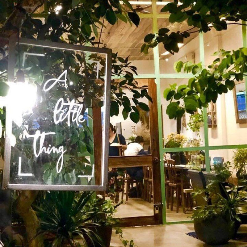 A Little Thing Bistro quán cà phê đẹp ở Phan Thiết có không gian xanh chill