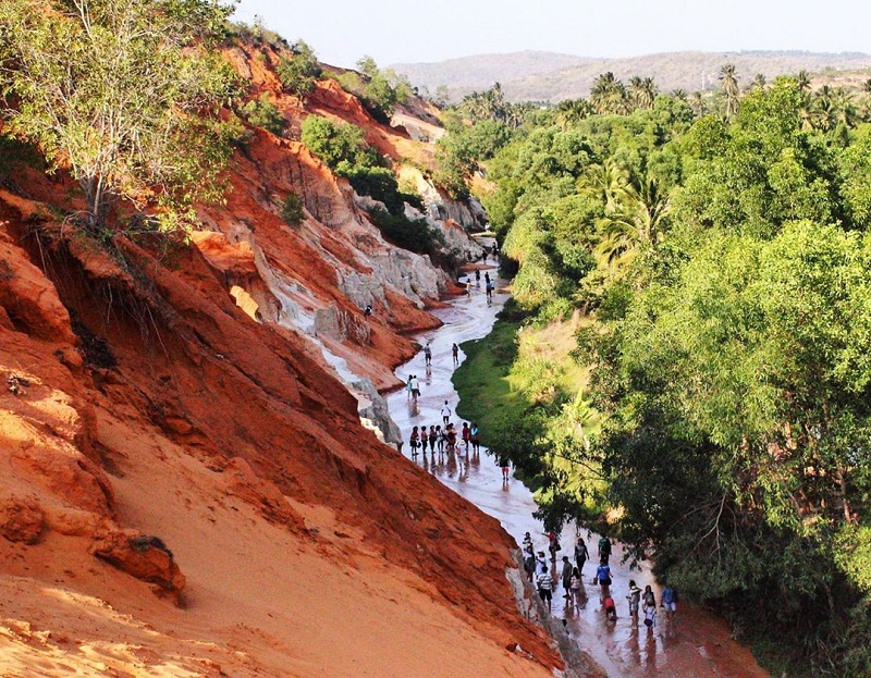 Khe Suối Tiên có khung cảnh tuyệt đẹp nằm cạnh Đồi Cát Phan Thiết