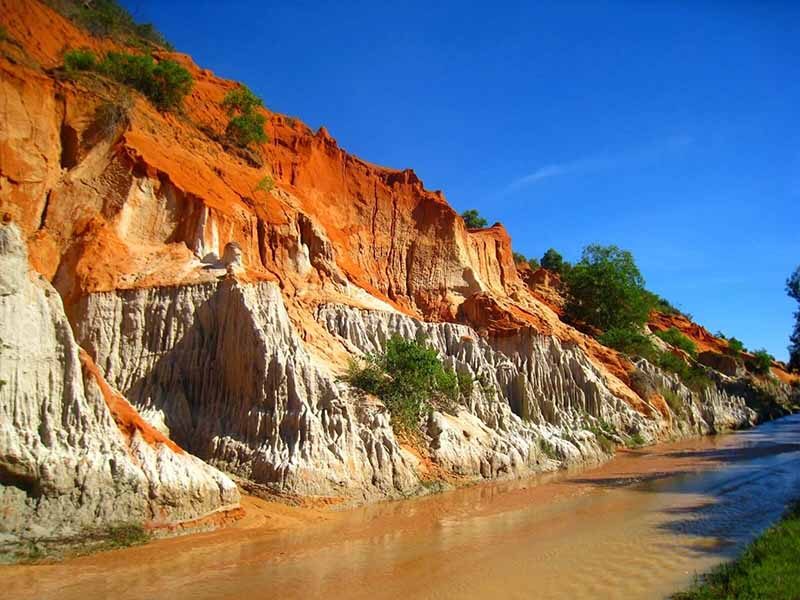 Suối Tiên tọa lạc tại Hàm Tiến, Phan Thiết, Bình Thuận